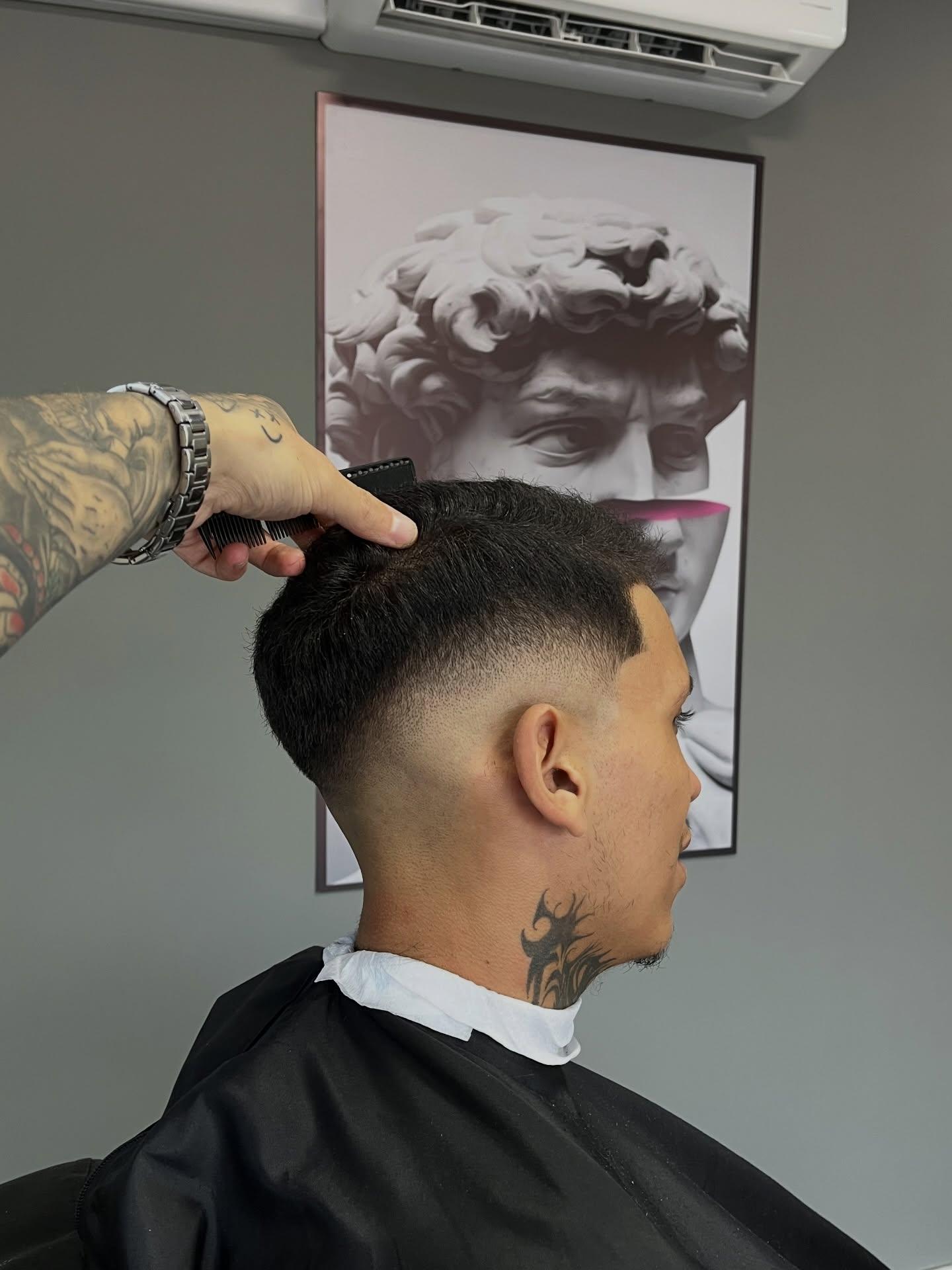 Corte finalizado com desenho na lateral